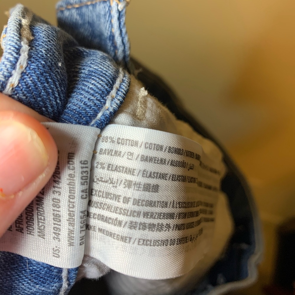 Hollister Ultra High Rise Acid Wash Shorts Size 1 - Picture 3 of 4